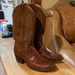 Dan Post lizard skin cowboy boots. SIZE - 8 1/2 E